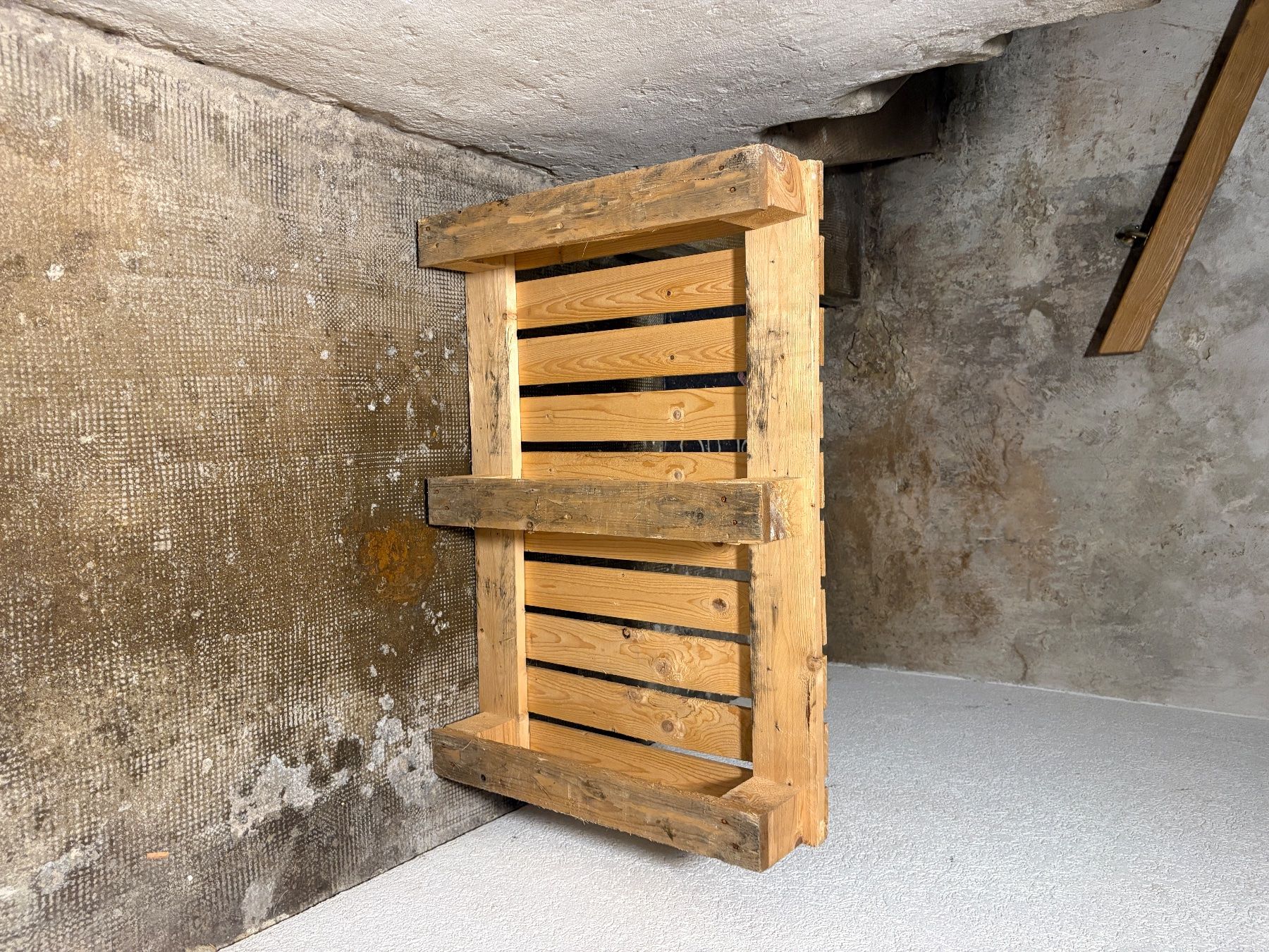 Paletten: Holzpalette 90x64x14,5cm gebraucht – Gebraucht aus Lommiswil von Sali_ 1