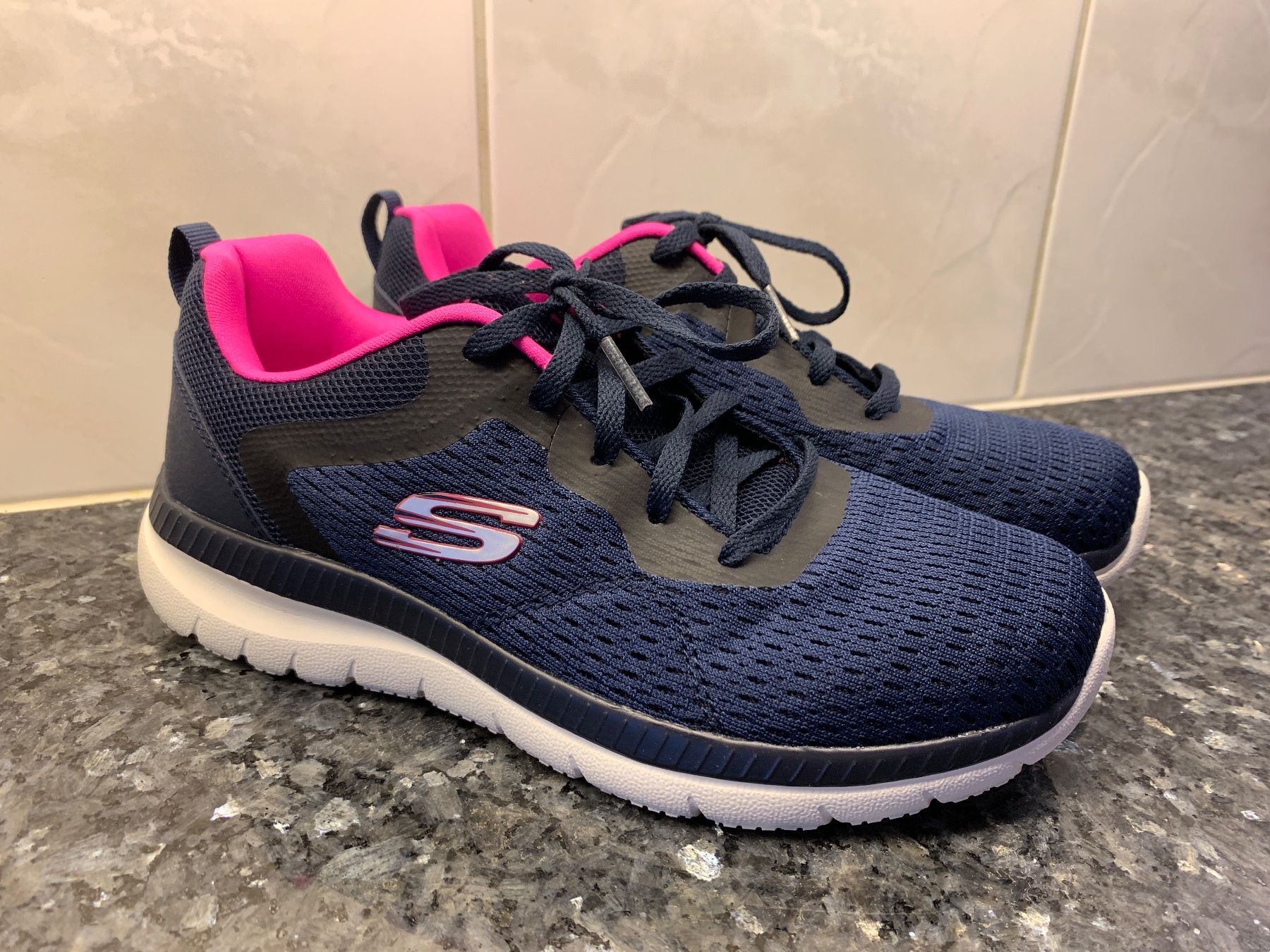 Skechers Damenschuhe: Skechers Grösse 37 neu – Neu und originalverpackt aus Belp von sabadesign
