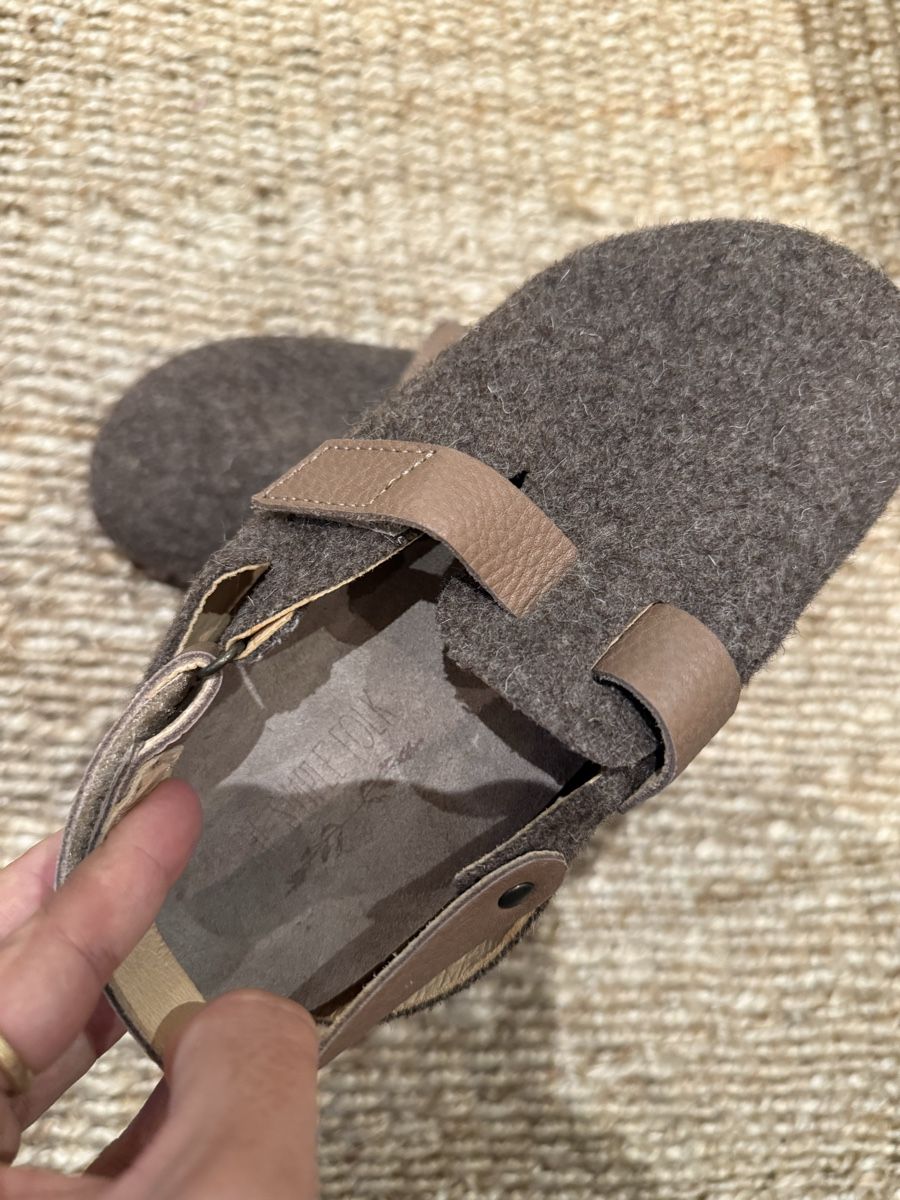 Scarpe per ragazzi: The simple folk Clogs aus Wolle – Usato da Erlenbach ZH venduto da Arti83 5