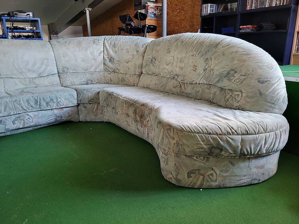 Sofas: Grosses Sofa zum weiter geben – Gebraucht aus Kriens von Sui 1