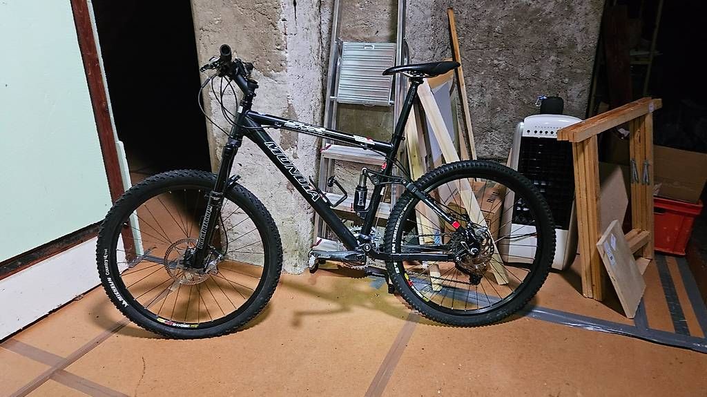Mondia Biciclette: Vtt Mondia + divers accessoires – Usato da Yvonand venduto da Steve.Gander