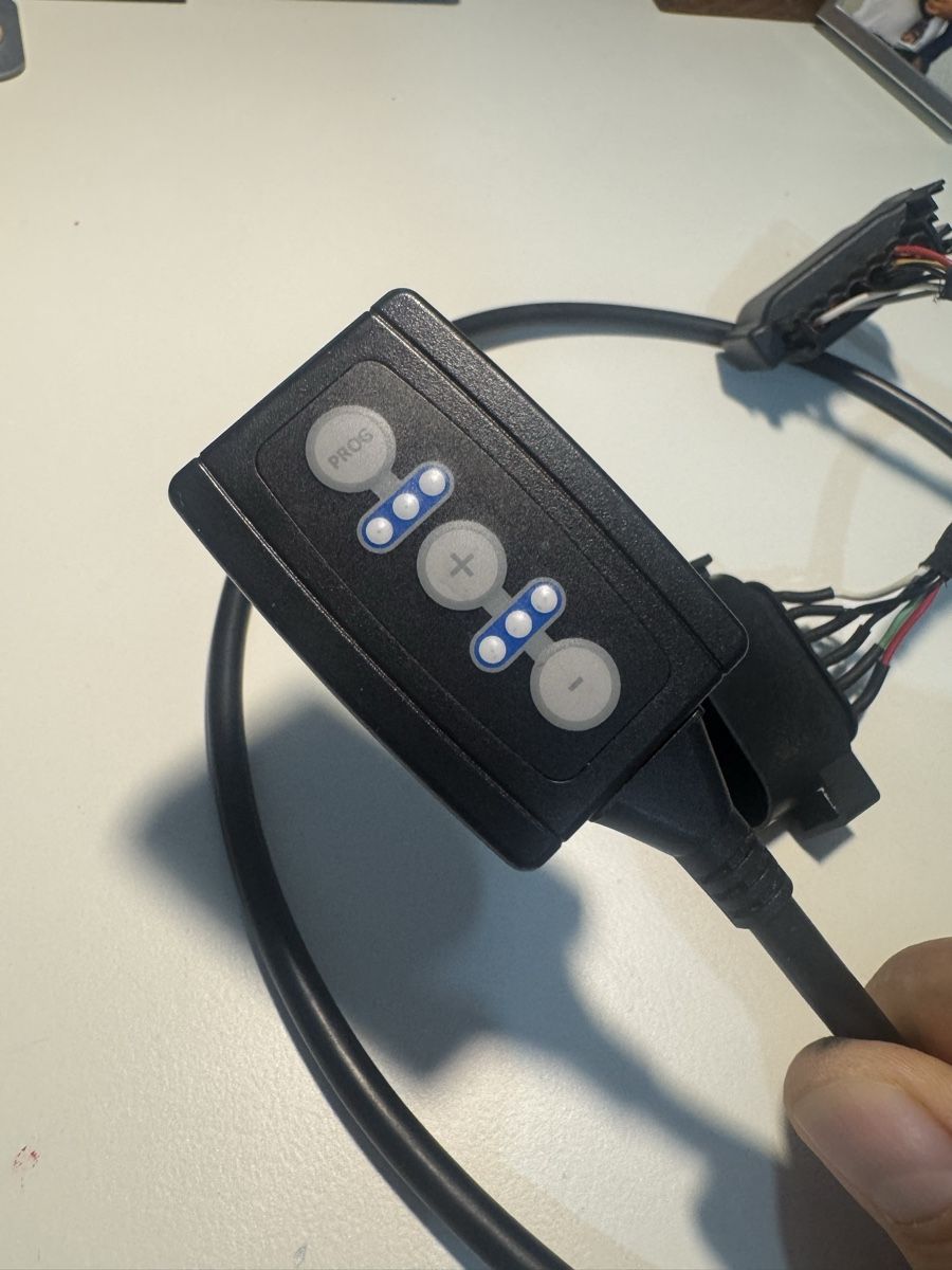 Ford Tutti pezzi di ricambio auto: Chiptuning Plus Pedalbox Tuning  Ford Galaxy 2.0 TDCI 140 – Usato da Zollikofen venduto da 1fairguy 5