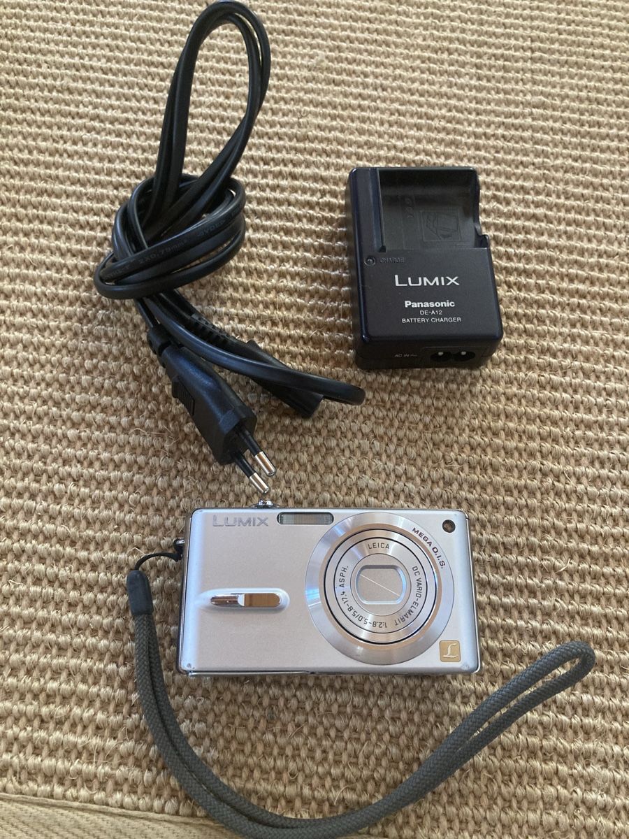 Panasonic Fotocamera: Panasonic Lumix DMC-FX9 | Digitalkamera mit Ladegerät – Usato da Wichtrach venduto da Queensparkunite