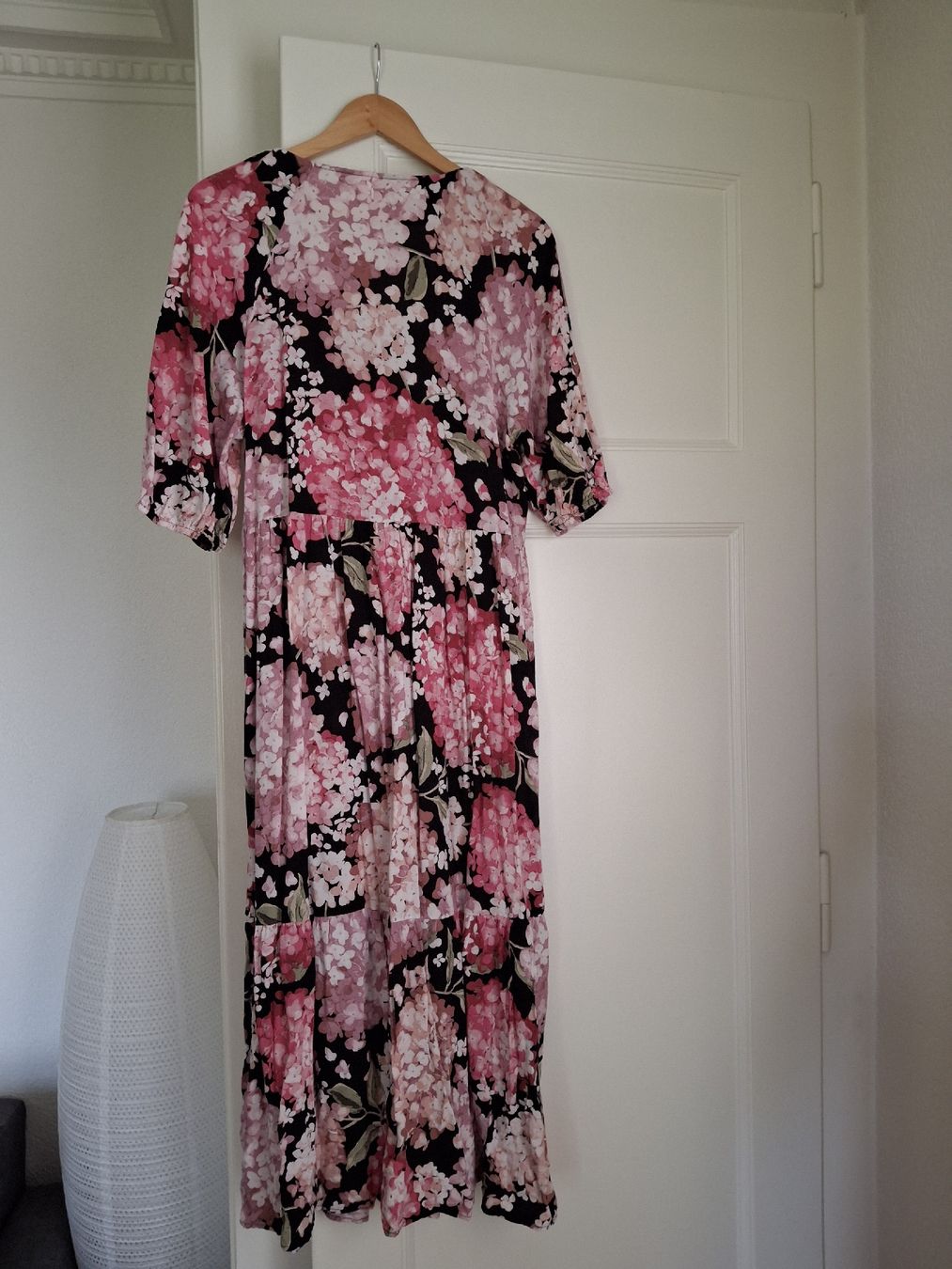 H&M Vestiti: Robe fleurie rose et noir H&M taille M – Usato da Lausanne venduto da Cognitia 3