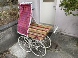Nostalgischer Kinderwagen, ideal für Sammler - Top Zustand