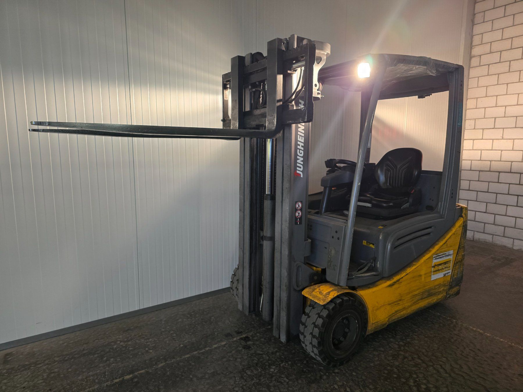 Jungheinrich Carrelli elevatori e a forche: Stapler Jungheinrich EFG 320 Triplex Hub 440cm – Usato da Amriswil venduto da basstempel 2