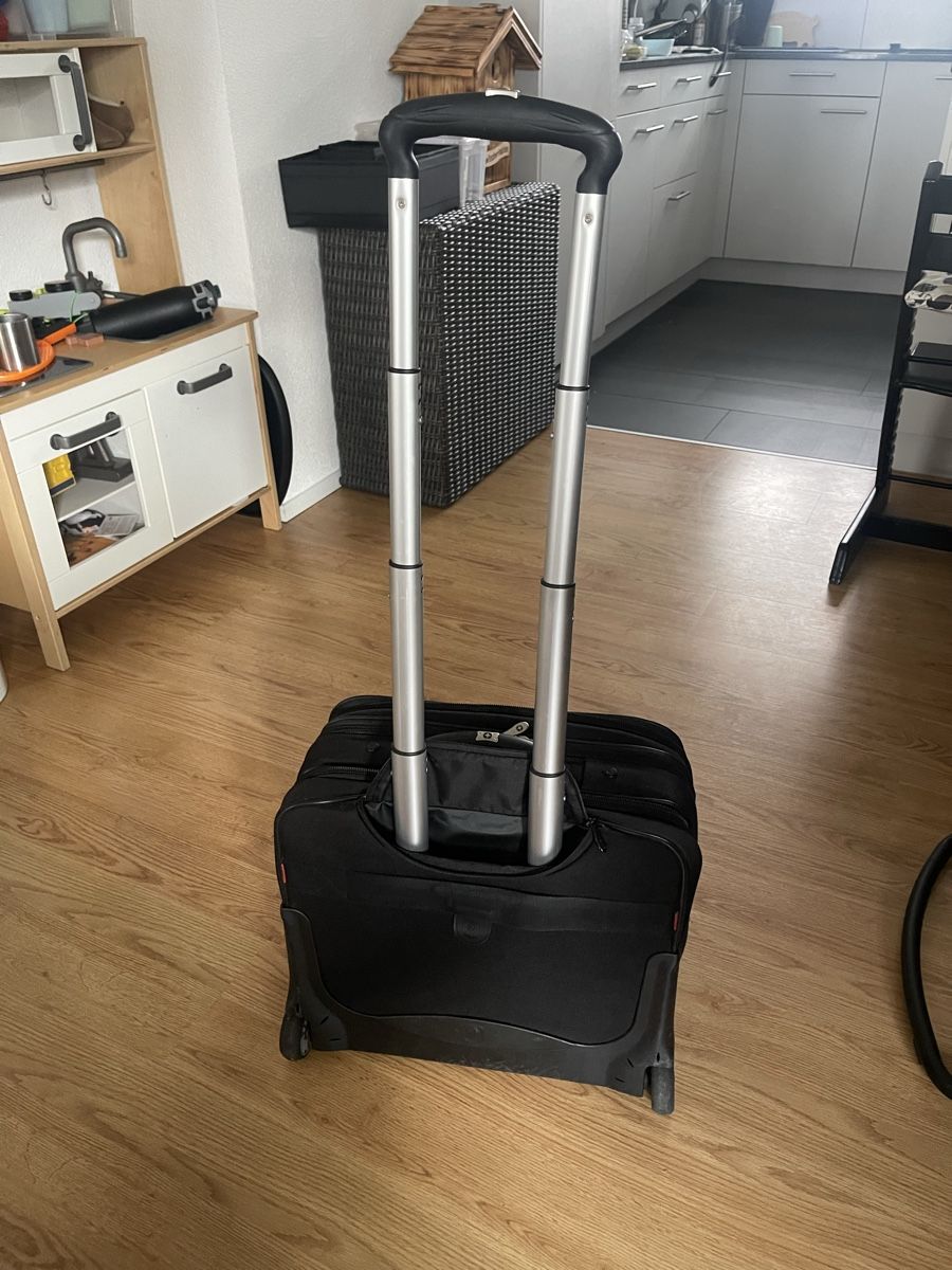 Wenger Reisekoffer: Rollkoffer schwarz Wenger Patriot – Gebraucht aus Rotkreuz von Yamachris 1