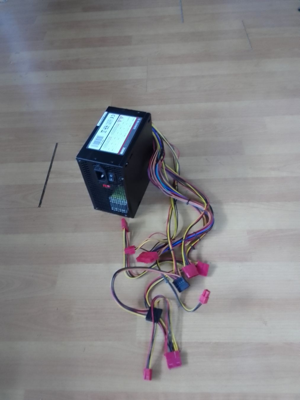 PC: PC Netzteil Xilence XP 350 – Usato da Ebmatingen venduto da swiss.canadian 2