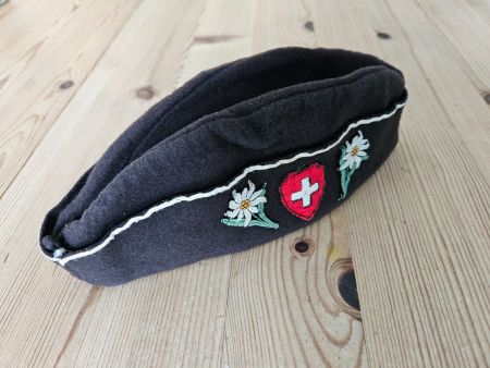 Altes Sennenkäppi in Schiffliform