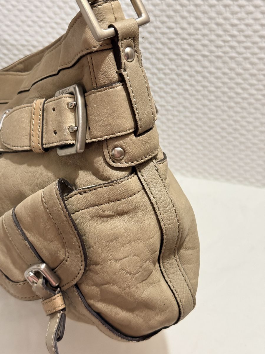 DKNY Sacs femmes: DKNY Leather One Strap Shoulder Bag y2k – D'occasion à Geneve par DarlingVintage 6