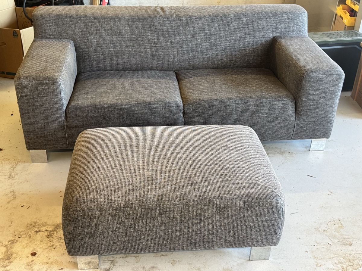 Sofas: Sofa Couch 2,5er mit Hocker – Gebraucht aus Uesslingen von Flurint