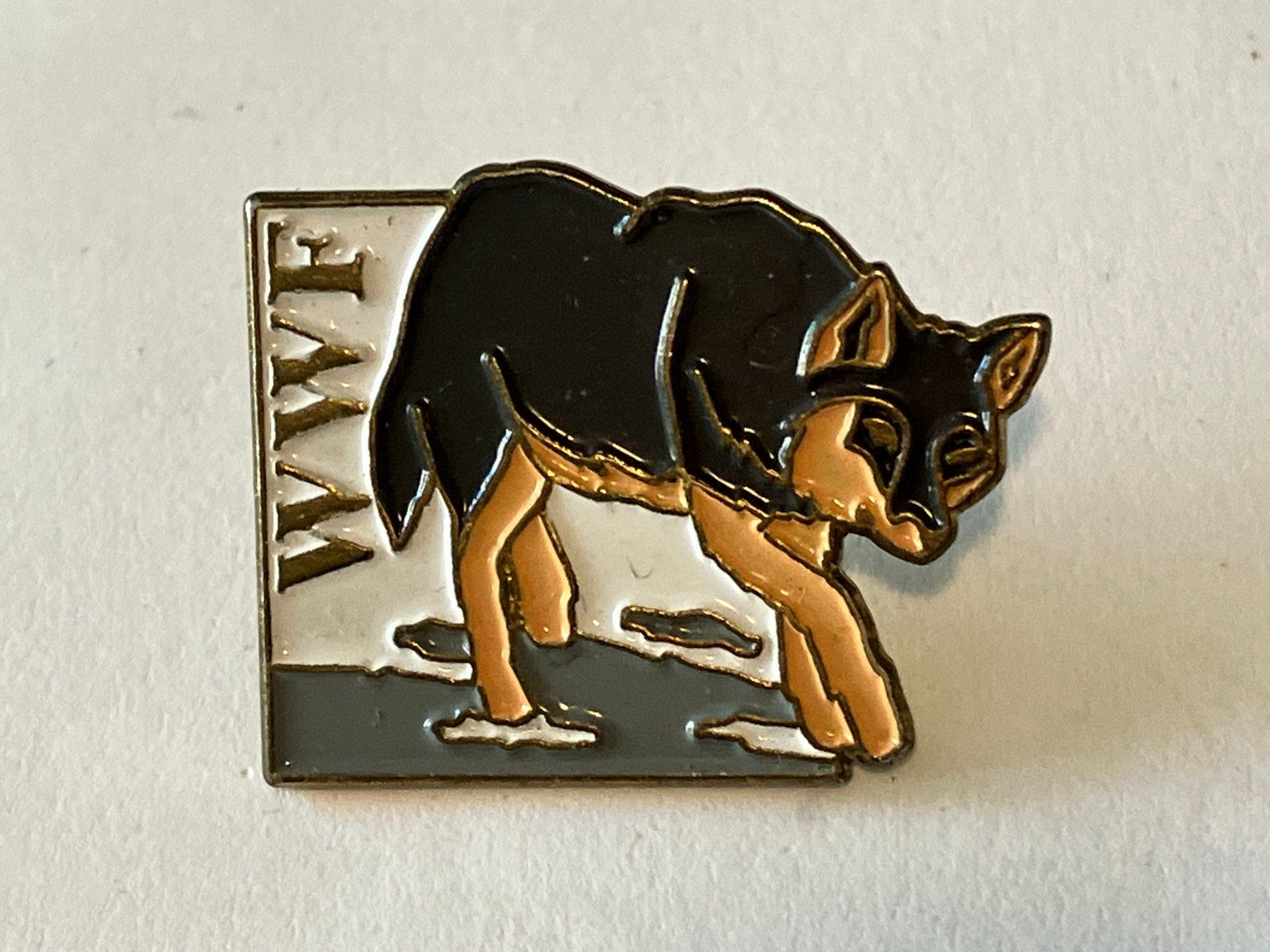 Plaketten & Abzeichen: 1 Pin WWF Wolf – Gebraucht aus Basel von djwwpp