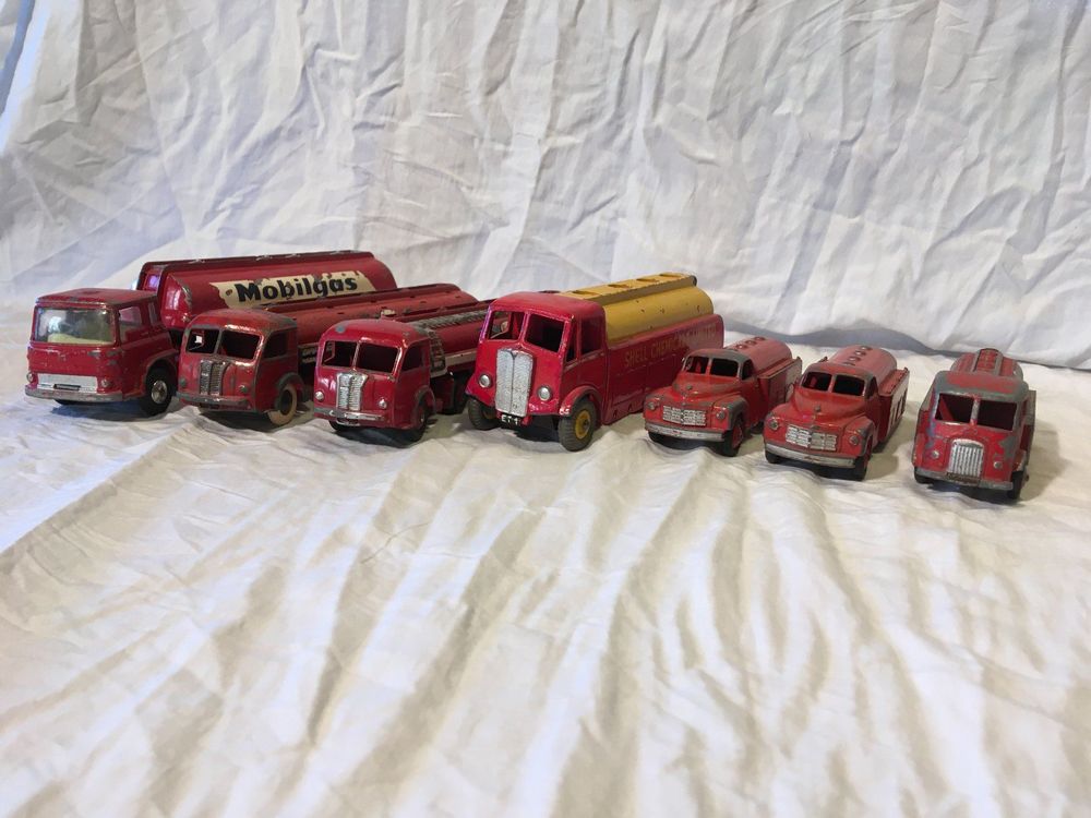 Dinky Toys - Camion citerne essence ESSOLUBE - Fabriqué en France
