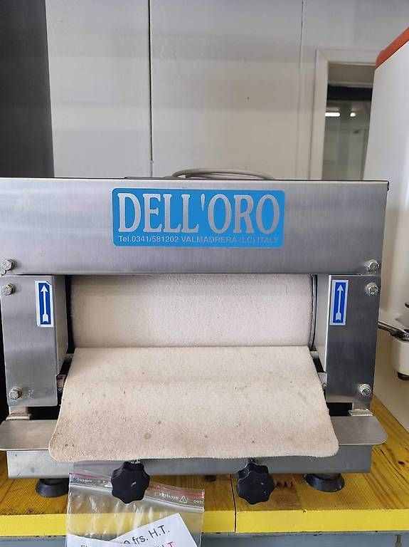 Tavoli: Façonneuse  à petit pain sur table – Usato da Etagnières venduto da sav_lwd5 1