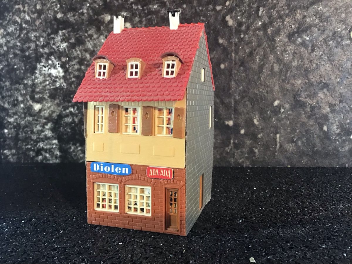 Kit di modellismo & Modellini statici: MODELL GEBÄUDEHAUS  – Usato da Männedorf venduto da Spezial-Modelle
