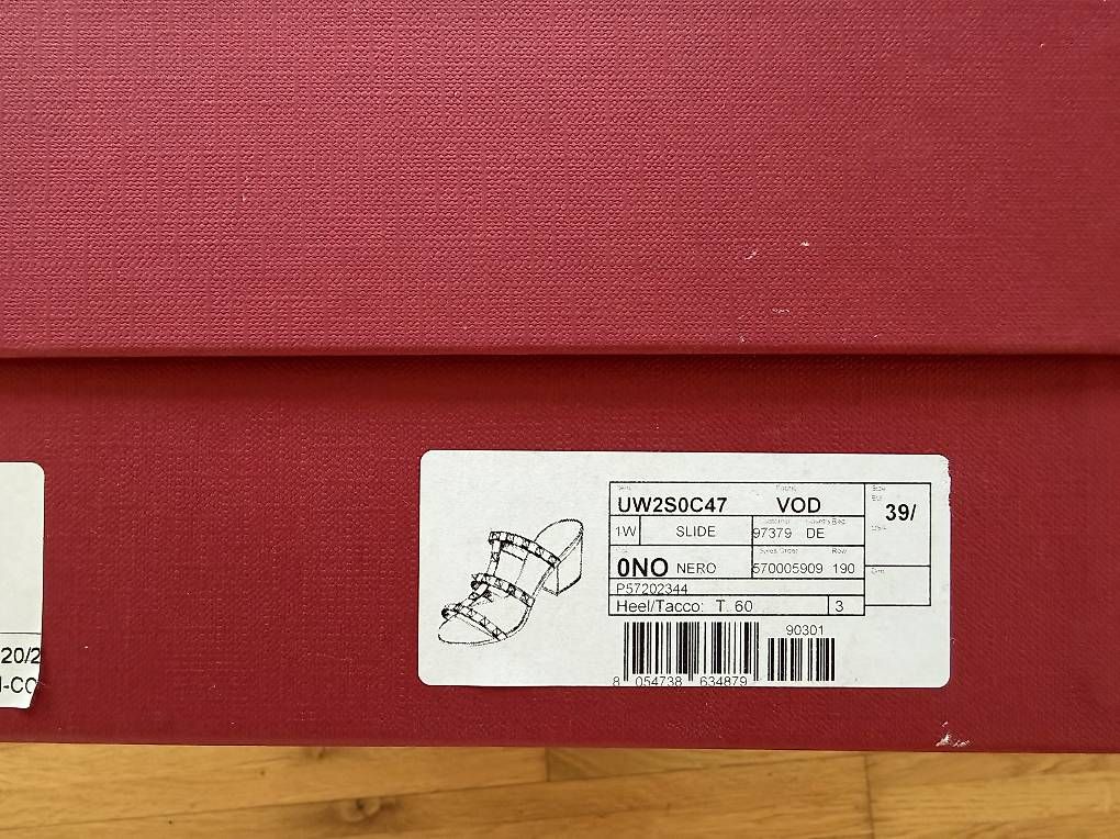 Valentino Scarpe da donna: Valentino Rockstuds 39,5 – Usato da Zürich venduto da isa_6gz2 1