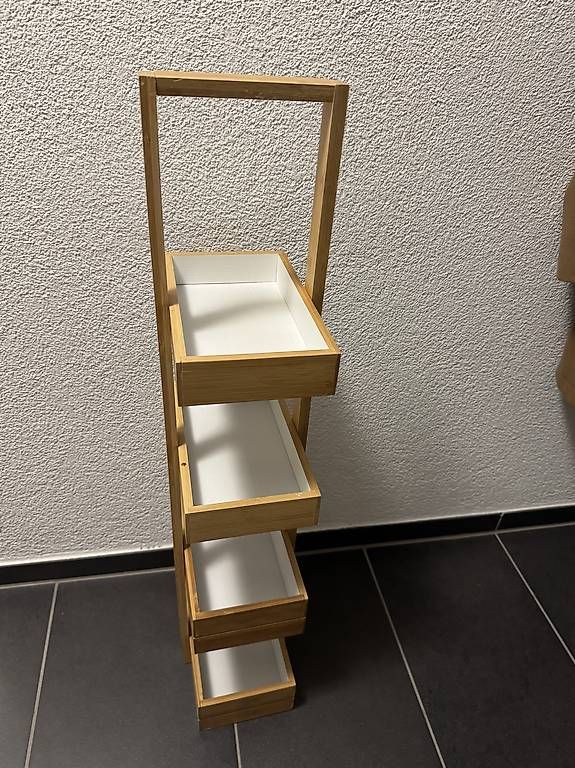 Scaffali: Kleines Badezimmerregal – Usato da Zürich venduto da justin27 1