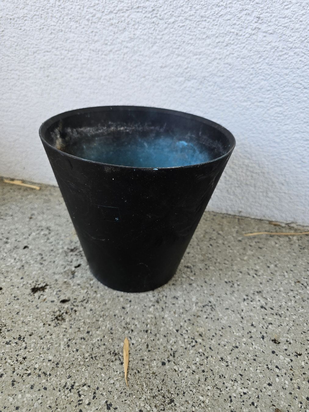 Vasi per fiori: Schwarzer Übertopf / Vase – Usato da Rickenbach b. Wil venduto da Kth_v8