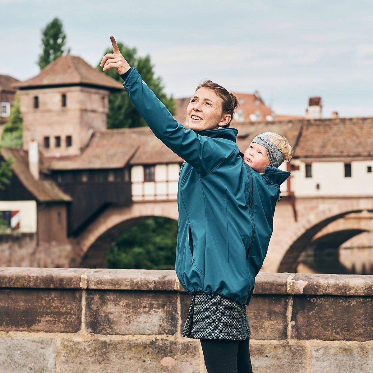 Mamalila Giacche: mamalila Allrounder Softshell Tragejacke Teal 36 – Nuovo e nell'imballaggio originale da Hergiswil NW venduto da Bergsunne 1