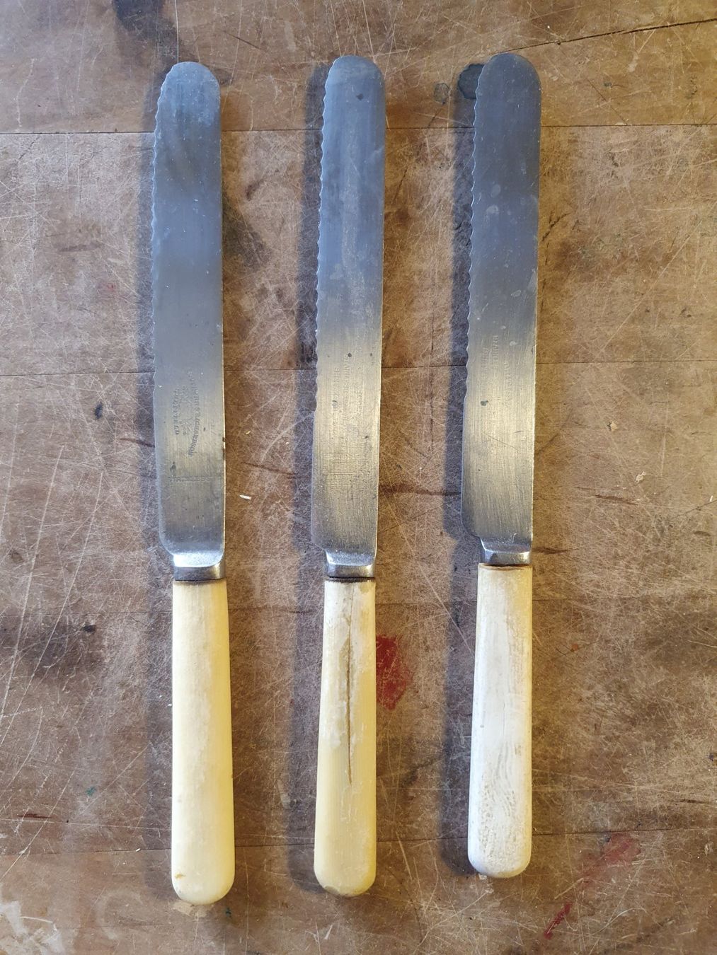 Set di piatti: 3 Stk Messer mit Elfenbeigriff Southern Chardson Shefflied – Usato da Zürich venduto da loosebone