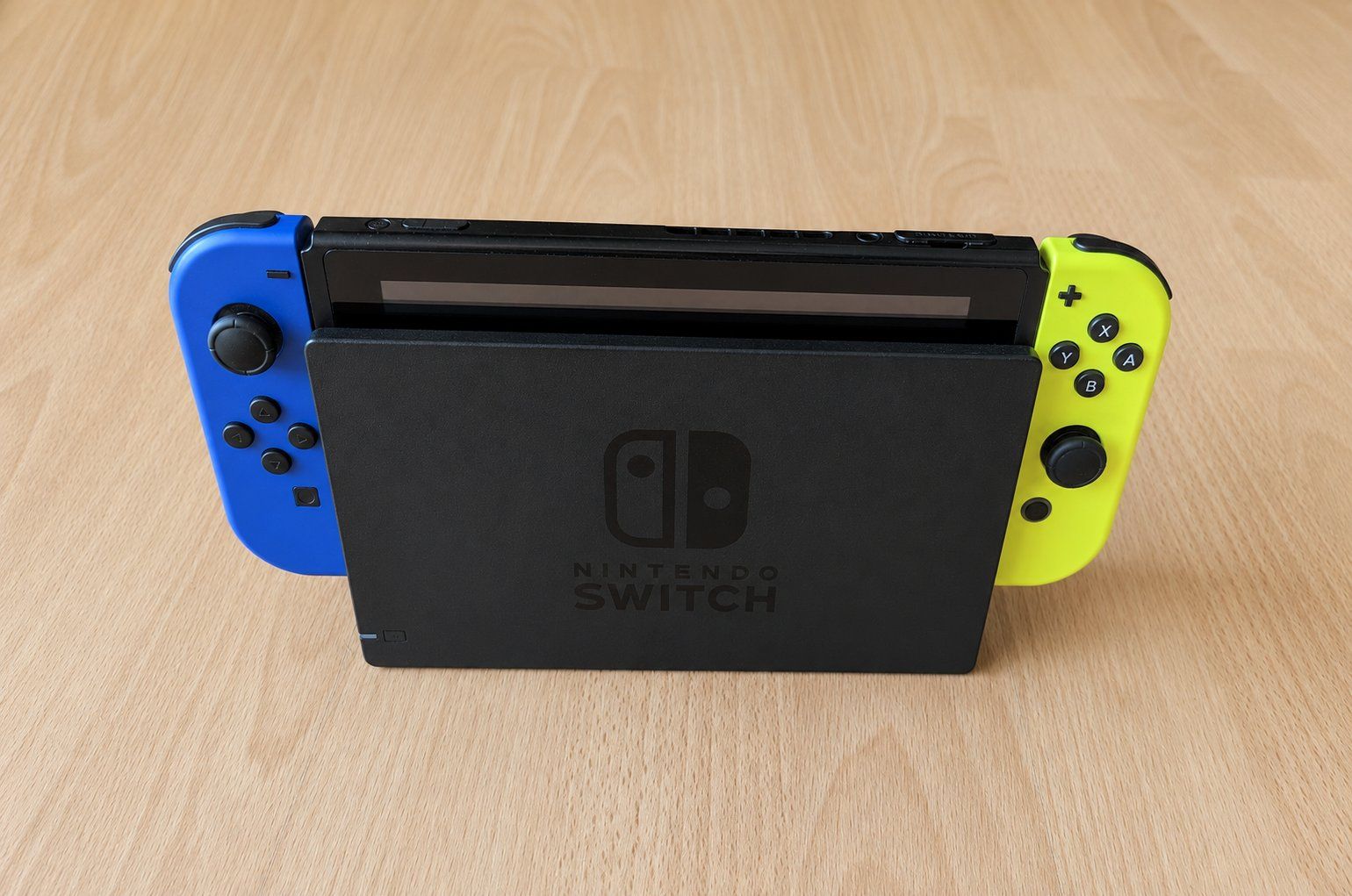Nintendo Konsolen: Nintendo Switch + 2 jeux + Pro Controller + Housse – Gebraucht aus La Chaux-de-Fonds von inf_7fsj 2