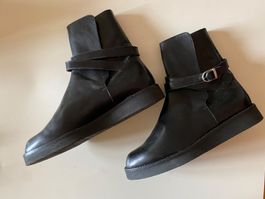 Damen Stiefeletten schwarz mit Riemen gebraucht Zustand