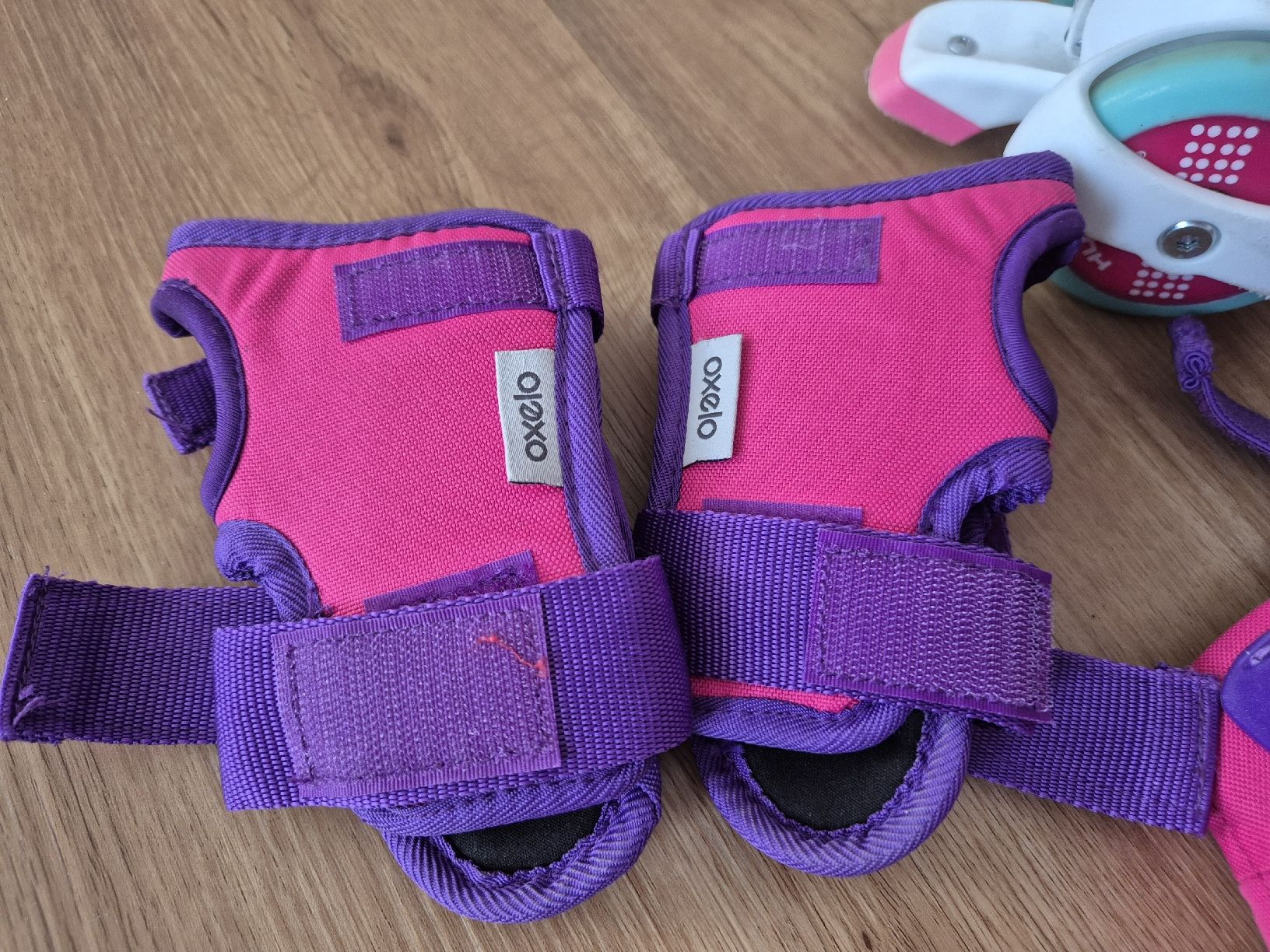 Oxelo Pattini in linea & Pattini a rotelle: Kinder Rollschuhe + Oxelo Schutzausrüstung – Usato da Thalheim AG venduto da vargatam1 1