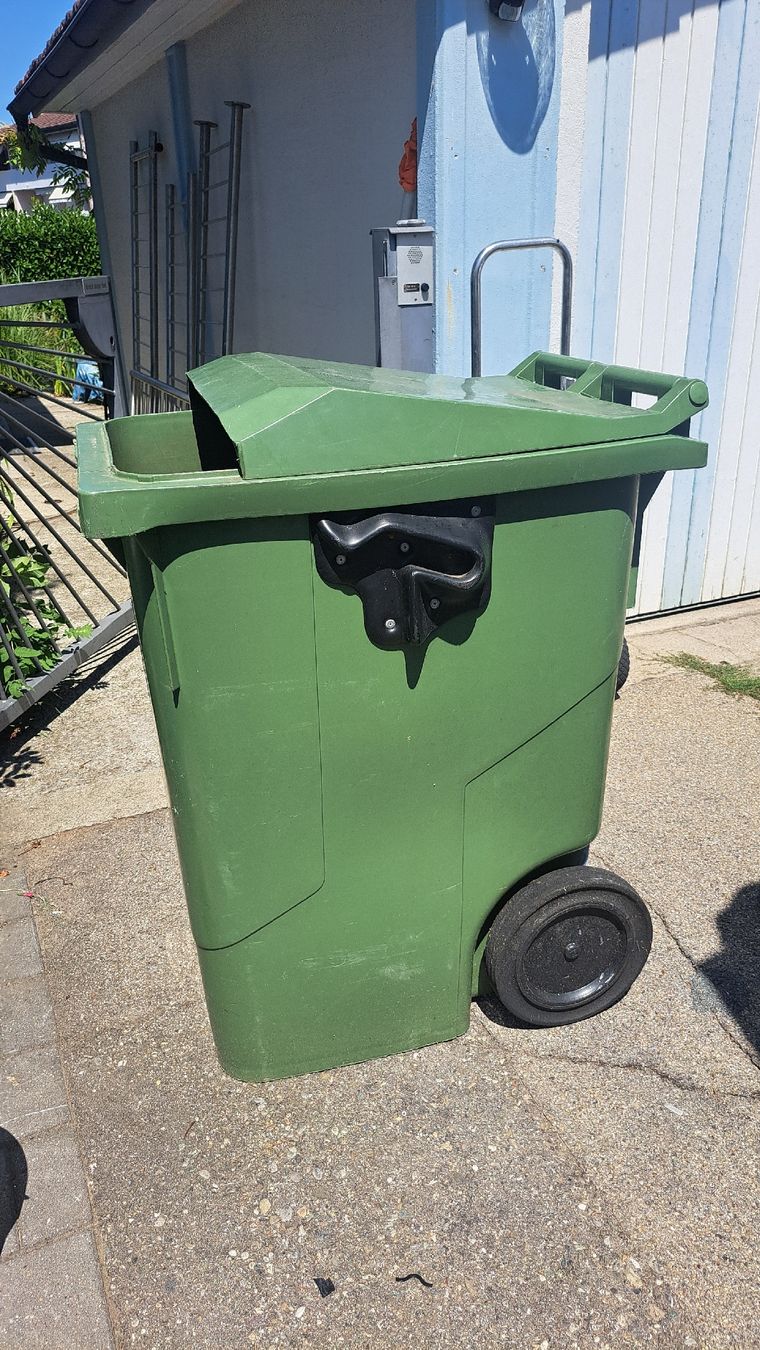 Auflagenboxen: Grünkonteiner – Gebraucht aus Bischofszell von Haetti0