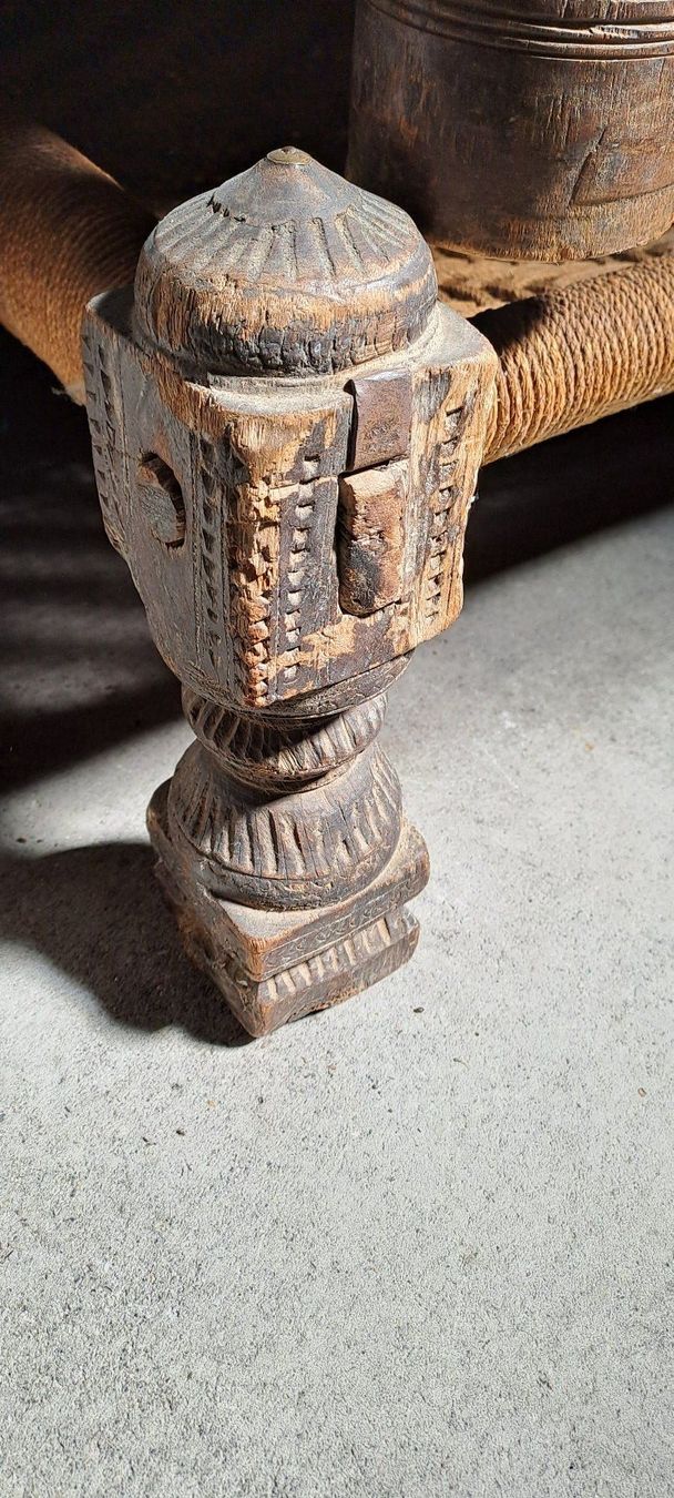 Poltrone: Indisches Sessel antik, mit geschnitzter Lehne – Usato da Zürich venduto da Michel1896 2