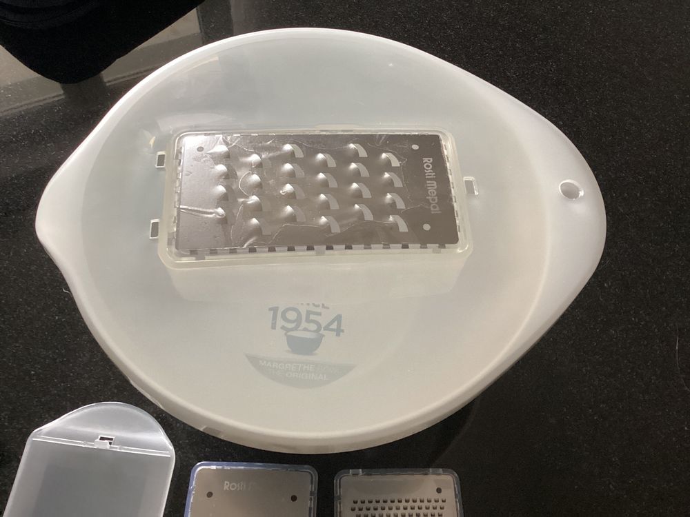 Rührschüssel mit Raffel, Reibe und Deckel (Neu und originalverpackt) in ...