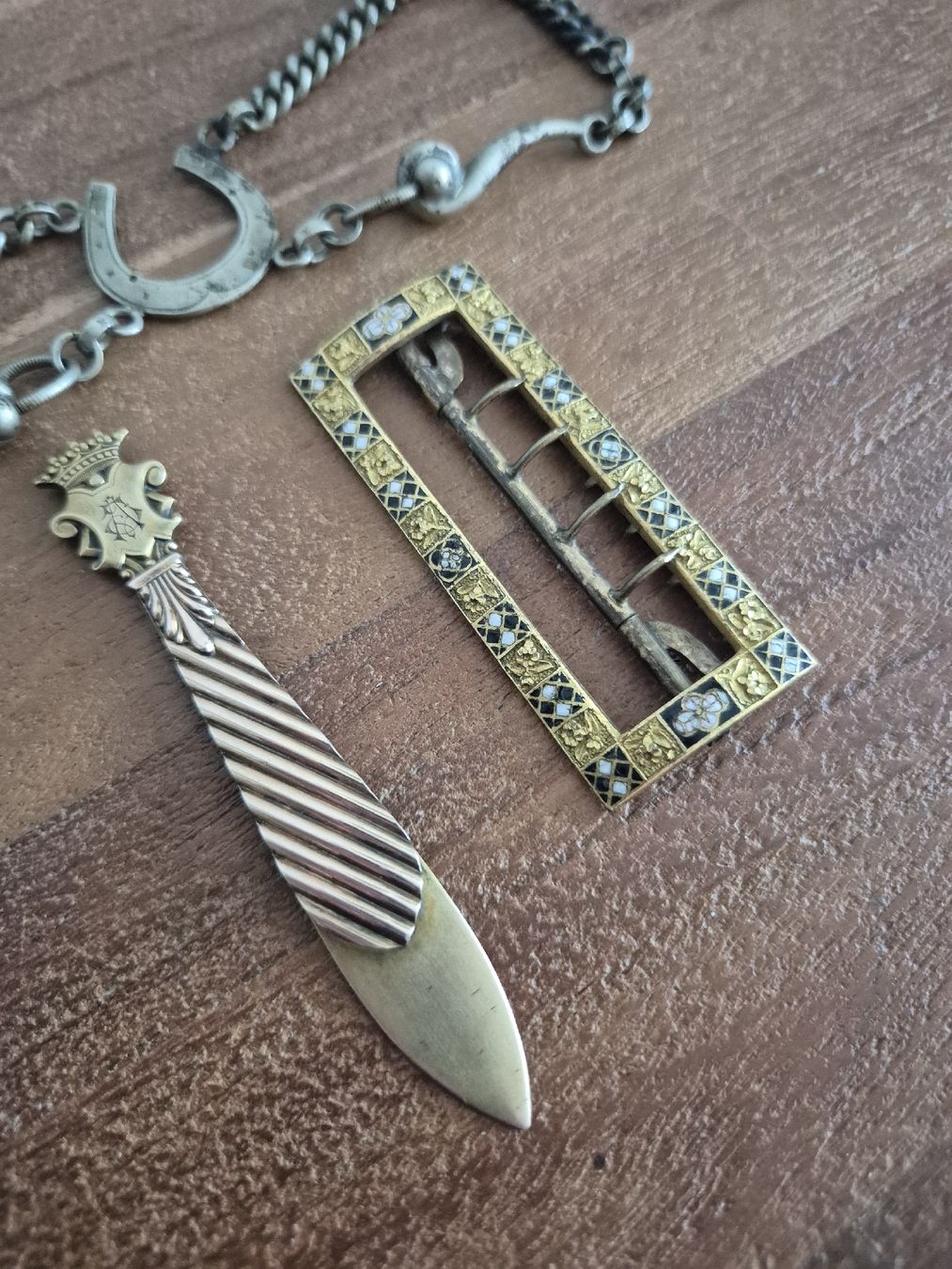Altri accessori per orologi: Antike Chatelaine-Uhrenkette, Gürtelschnalle, Brieföffner – Usato da Zürich venduto da Dalema13 2