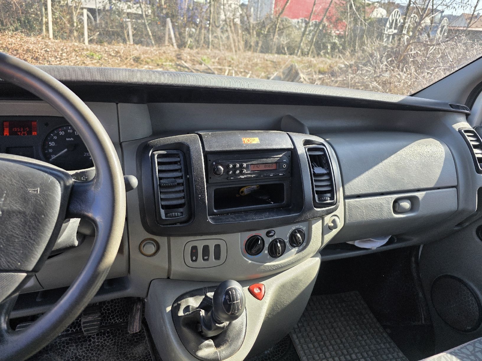 Veicoli commerciali: Renault Trafic 2.0L Diesel – Usato da Dulliken venduto da Sam_Baumaschine 8