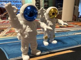 Astronauten Figuren Set 2 Stück Gold Blau guter Zustand