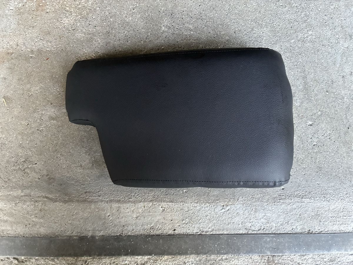 BMW Tutti pezzi di ricambio auto: BMW E90 Mittelarmlehne – Nuovo (secondo la descrizione) da Emmenbrücke venduto da nne_hm9j 1