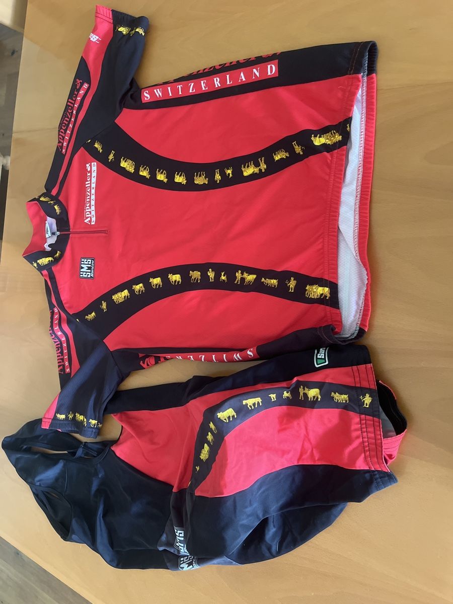 Canottiere & Pantaloni: Velotress – Usato da Effretikon venduto da erbaeff 3