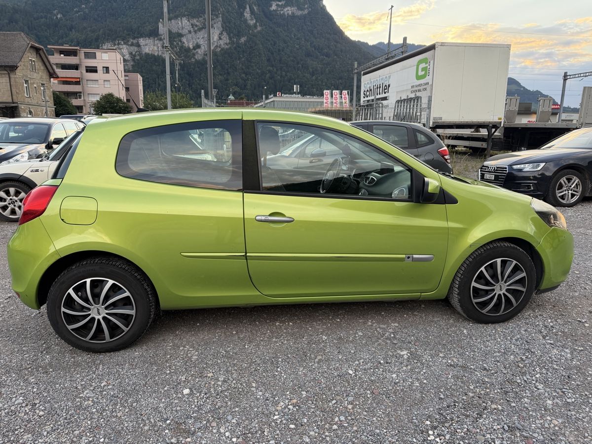 Renault Autos: Renault Clio 1.6 Benzin Mit Rest MFK 12.2026 – Gebraucht aus Mollis von BSL10 3