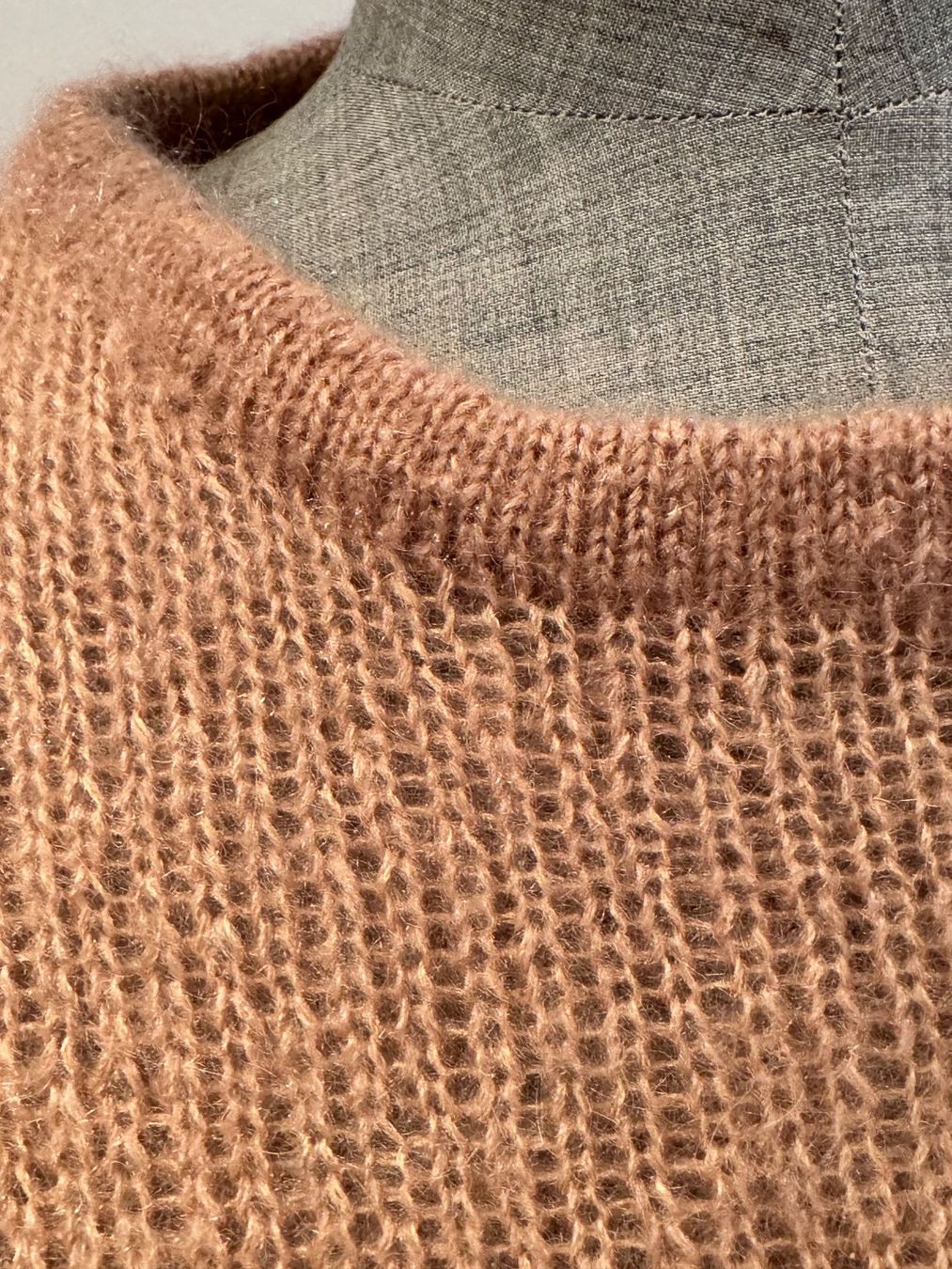 Maglioni & Felpe: Handgestrickter Longpullover aus Mohair/Seide – Nuovo (secondo la descrizione) da neerach venduto da Ywonder 3
