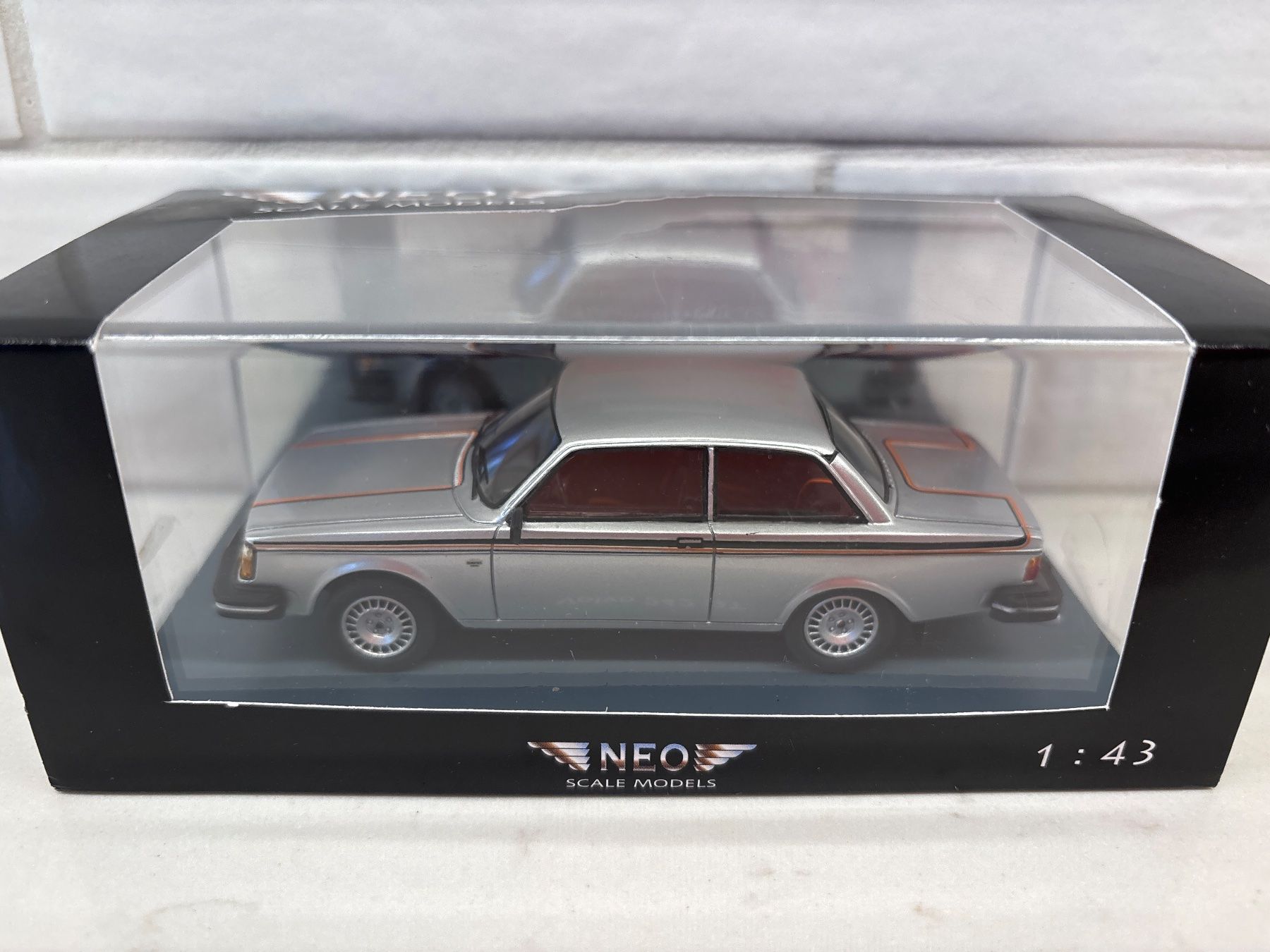Modellautos: Neo Scale Models Volvo 242 Gt 1/43 Rare – Neu und originalverpackt aus Gollion von Hampton