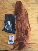 Rote, lange Perücke mit Haarnetz - Neu & ungetragen!