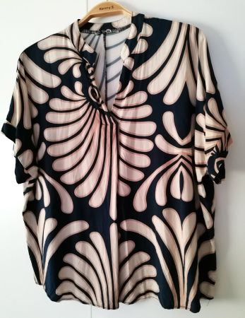 Viskose-Bluse kurzarm in dunkelblau/beige, Grösse XL