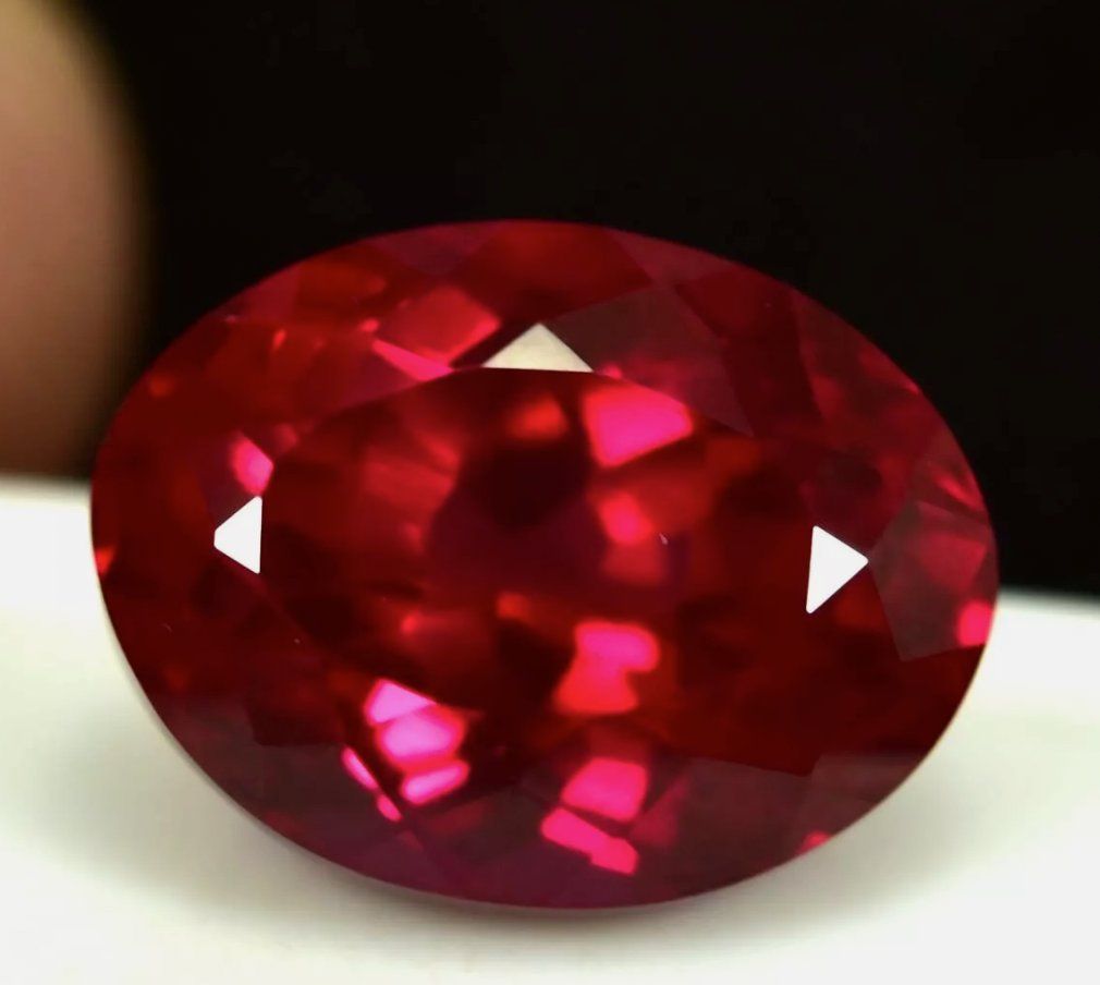 Pietre preziose: 7.60 Ct Certified – Nuovo e nell'imballaggio originale da Genève venduto da AWWA