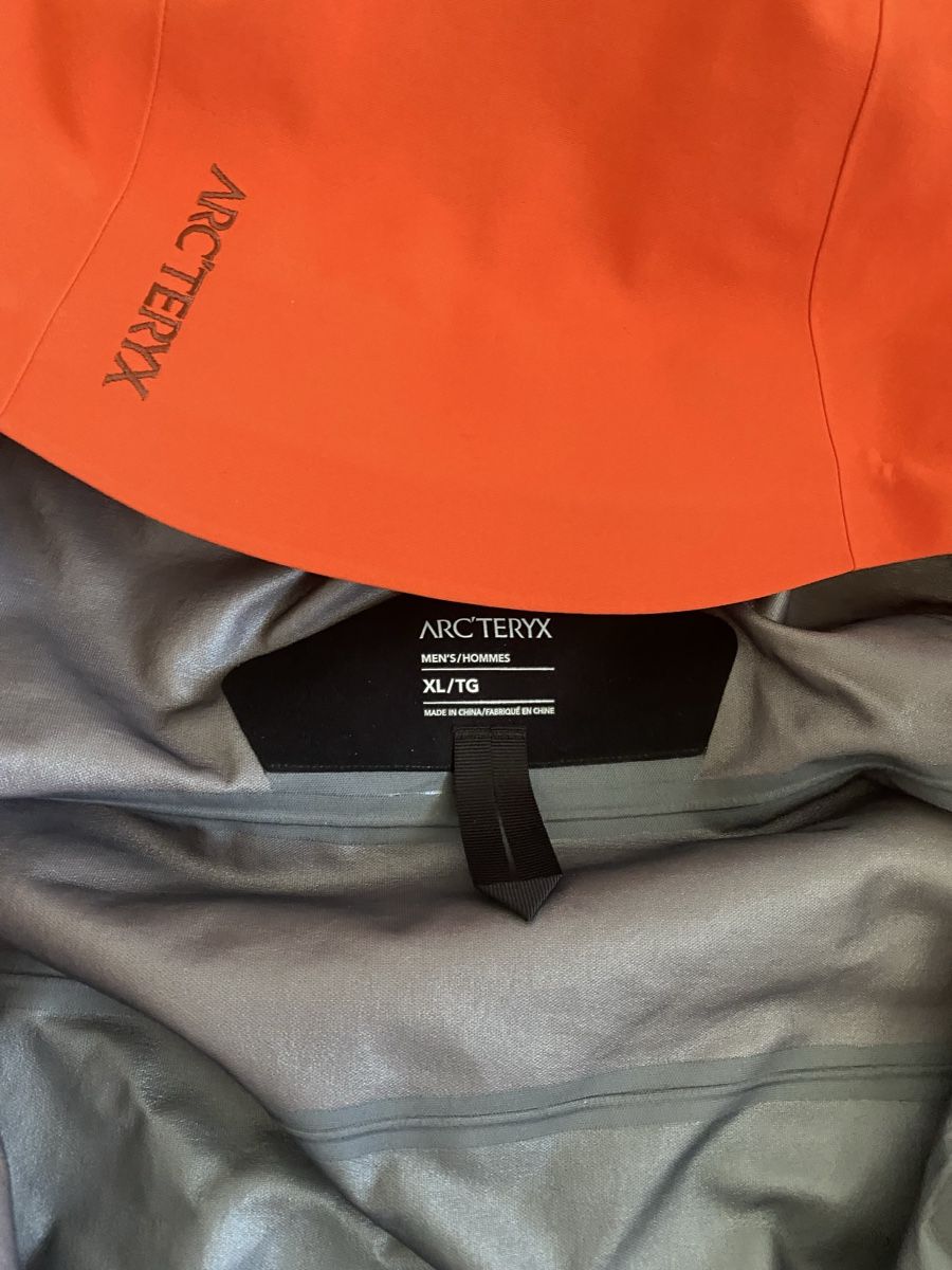 Arcteryx Giacche: Arc'teryx Sabre Relaxed Anorak XL – Nuovo (secondo la descrizione) da Volketswil venduto da 9394 4