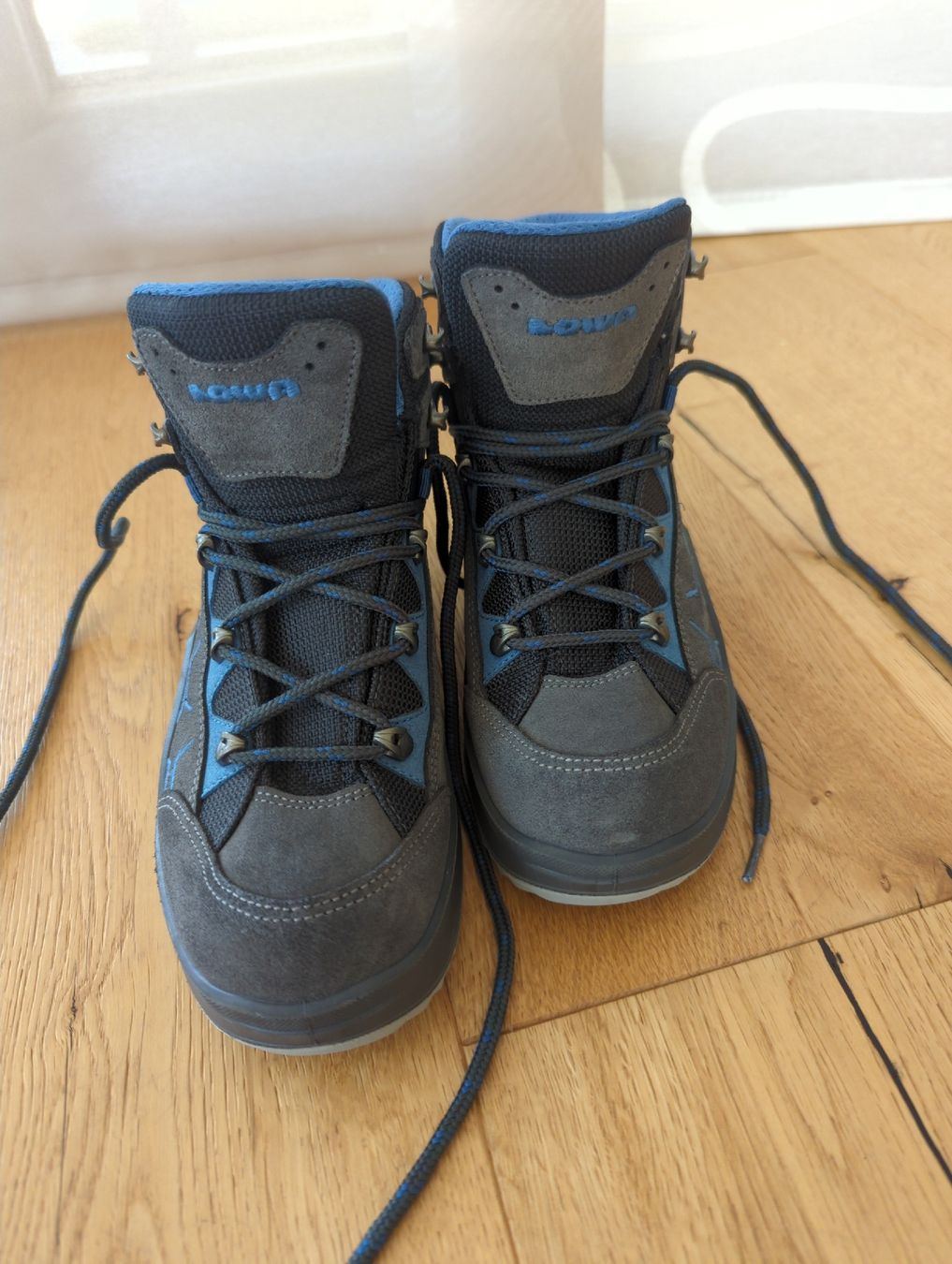 Lowa Chaussures garçon: Lowa Kinder Wanderschuhe Gr. 35 – D'occasion à Rudolfstetten par satya83 2