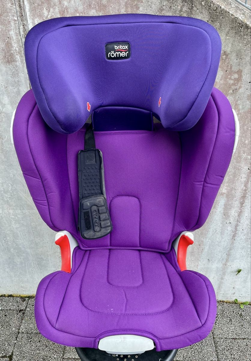 Britax Römer Seggiolini per auto: Römer Britax Kindersitz – Usato da Allschwil venduto da niggma