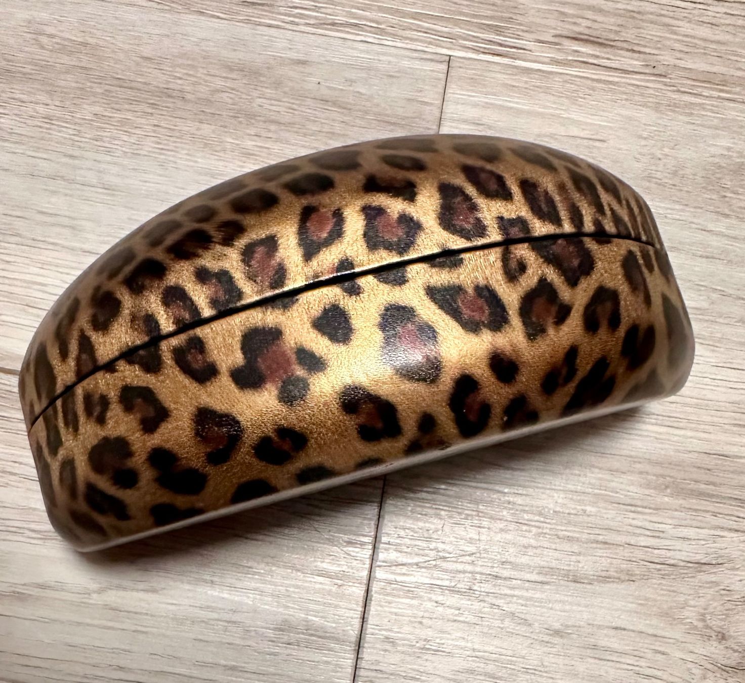 Guess Altro in  Abbigliamento & Accessori: GUESS Vikky Brillenetui Leopard gross – Usato da Rickenbach b. Wil venduto da sunneschii_ 3