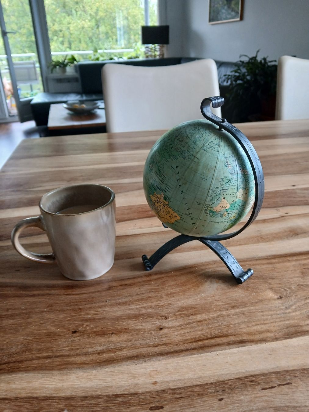 Altro in Decorazioni & Accessori: Desk Globe metal stand good condition 45 characters – Usato da Dübendorf venduto da rol_fm6d 1