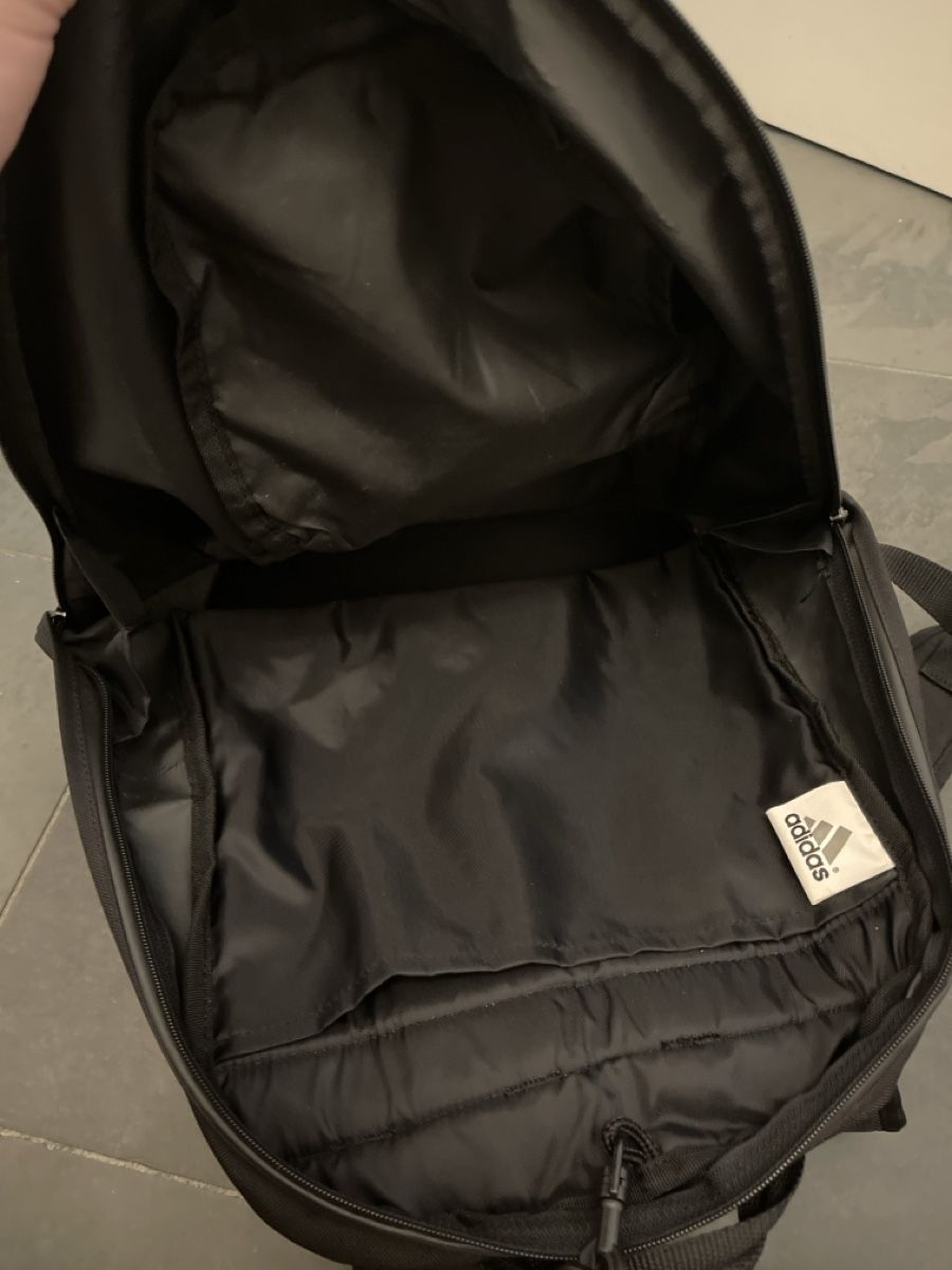 Adidas Rucksäcke: Schwarzer Adidas Rucksack – Gebraucht aus Unterkulm von AnoliOccasion 3