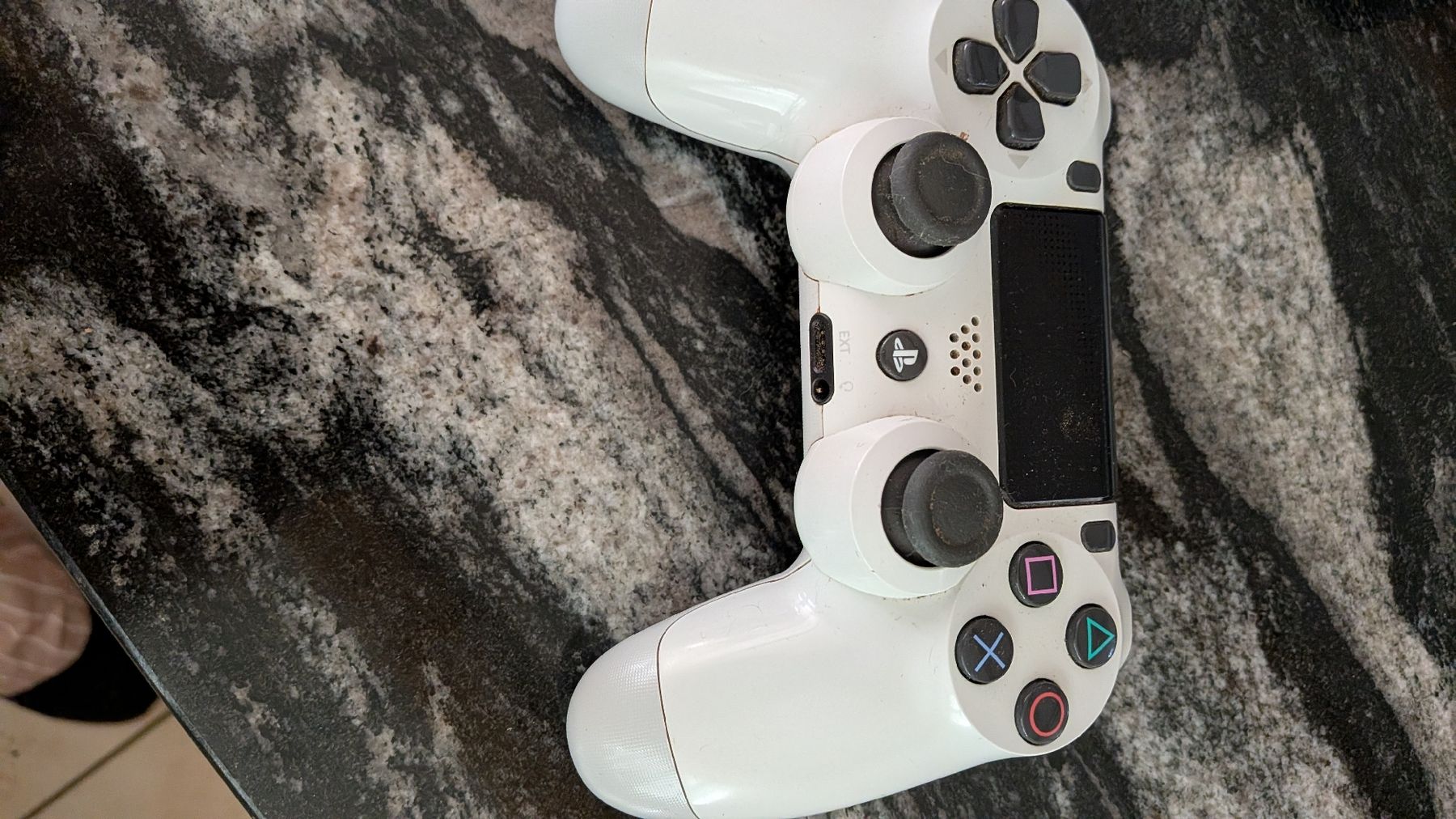 Sony Console: PS4 Controller  – Usato da Wattenwil venduto da karinschaw