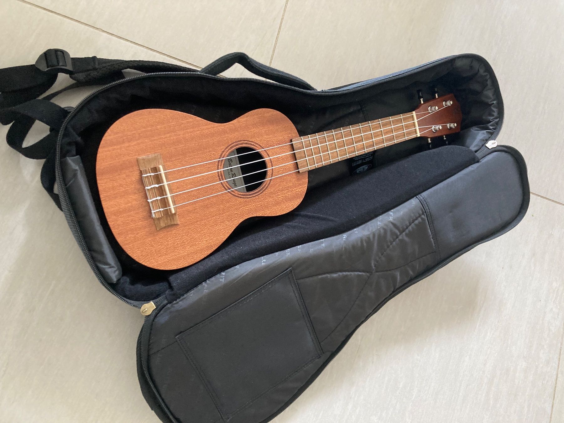 Musikinstrumente: Ukulele wie neu – Gebraucht aus Zürich von puppe02 1