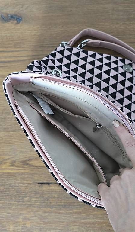 Borse da donna: Rosa-schwarze Stoff-Handtasche – Usato da Schlieren venduto da kat_t6xw 2
